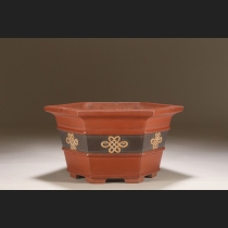 朱泥貼花入外縁六角